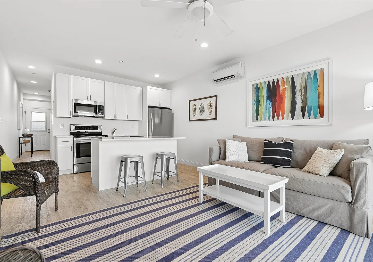 1 bed, 1.0 bath — Photo 3