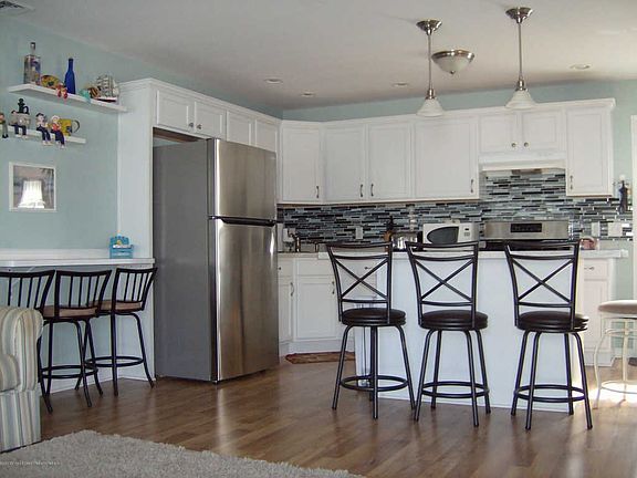 4th image of 109 Dolphin Dr