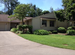 848 Brook Village Dr, Holland, MI 49423