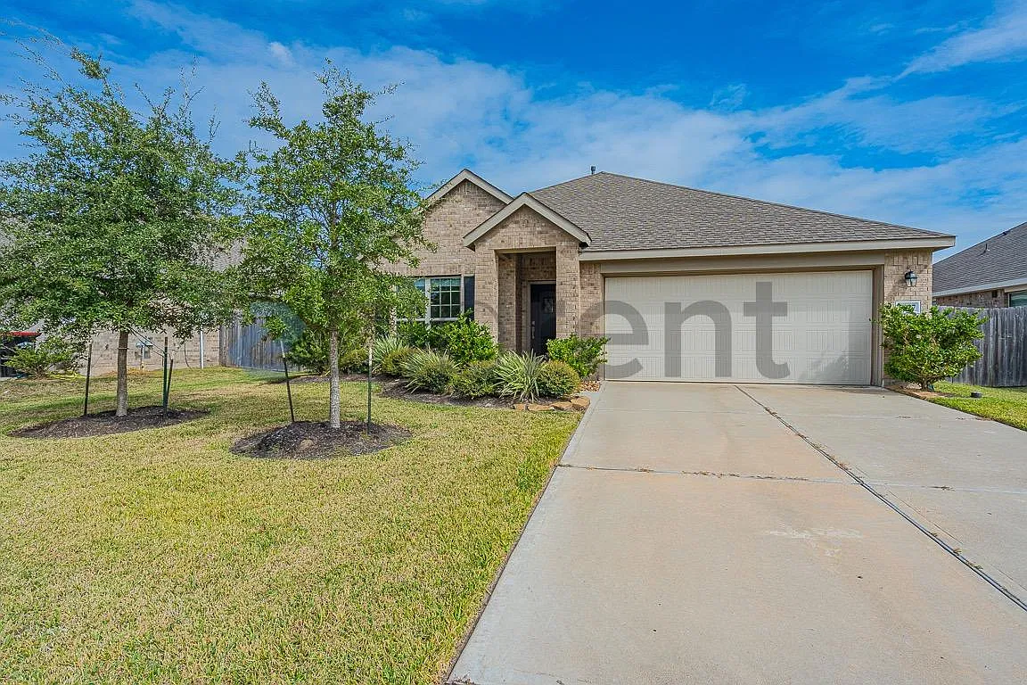 4 bed, 1932 sqft, $2,250 — Photo 1