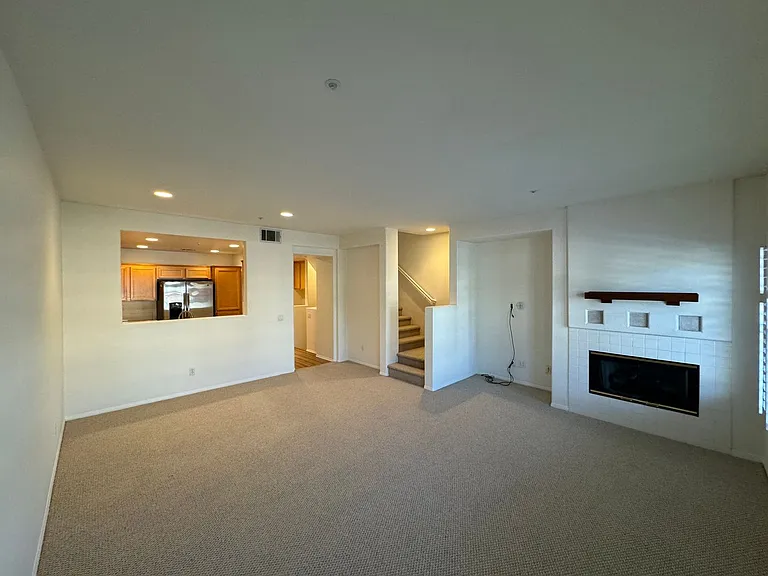 616 E Walnut St — Photo 17