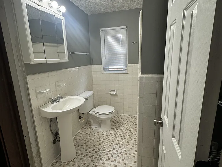 1047D Rulnick St — Photo 3