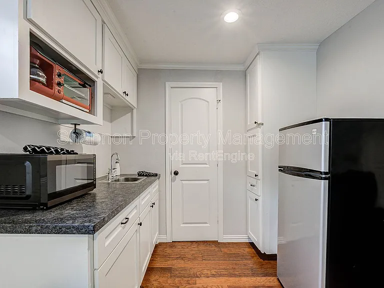 921 Kern St — Photo 14
