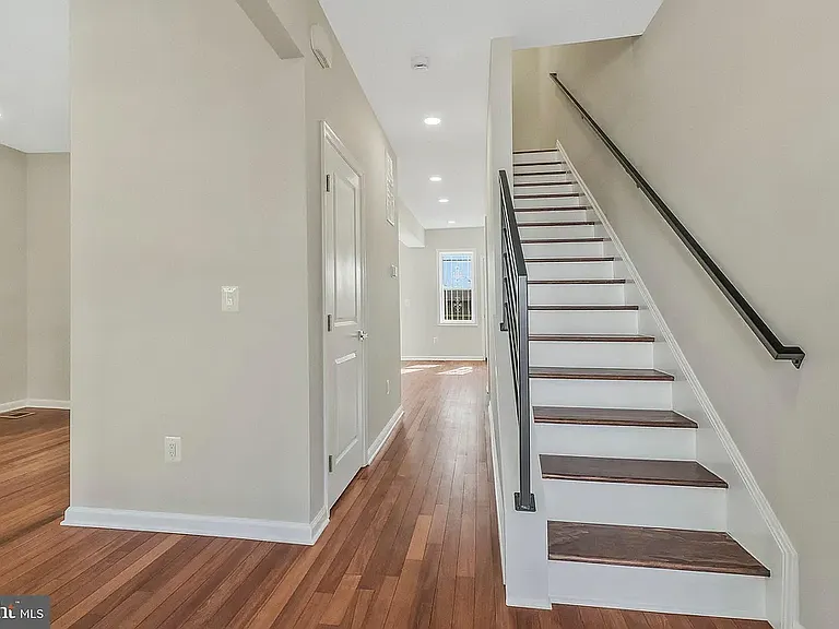 444 Kenyon St NW — Photo 6
