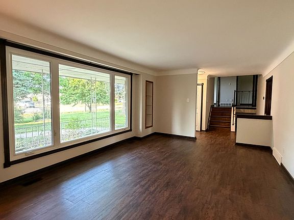 4th image of 1202 Barton St