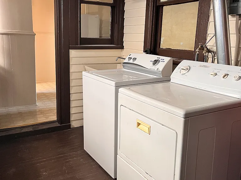 565 Elmwood Avenue — Photo 20
