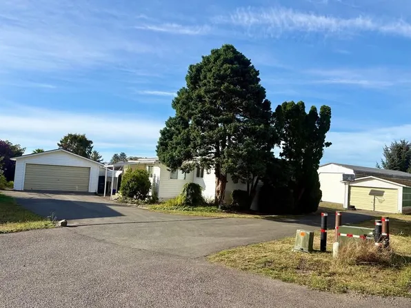 15936 Bayview Dr, Brookings, OR 97415