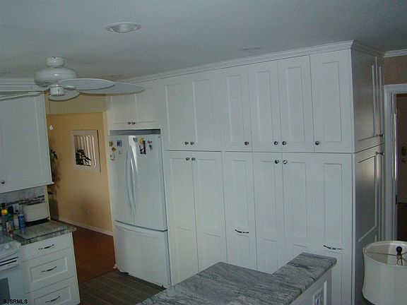 2nd image of 2200 Bay Ave