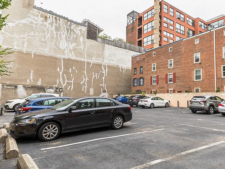 125 N 4th St #306 — Photo 25
