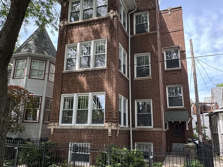 1706 W Byron St — Photo 13