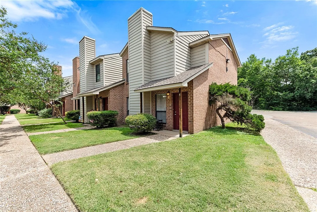 2 bed, 2.5 bath, 1151 sqft, $1,100 — Photo 2