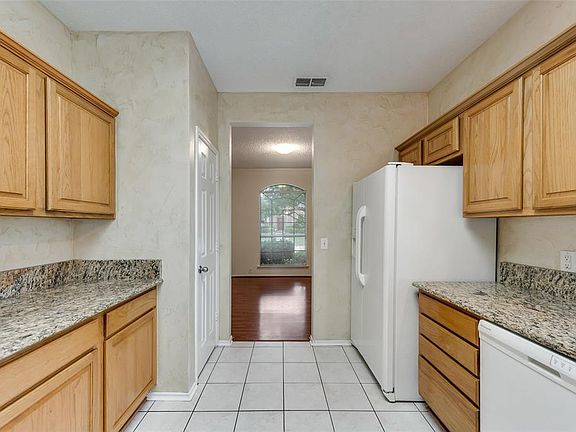 5th image of 509 Vasey Oak Dr