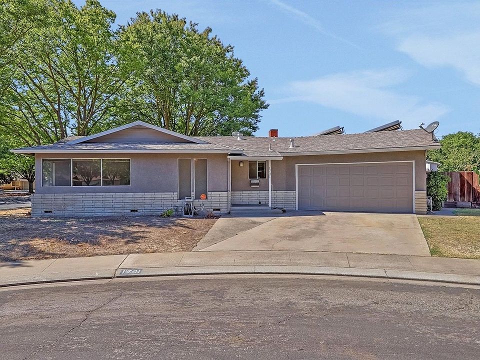 Fresh paint inside and out, new textured ceilings, great corner location, workshop building, room for RV and for a pool!  Don't miss out on this wonderful 3 bedroom, 2 bath home in the Sylvan School District.  Check it out today!