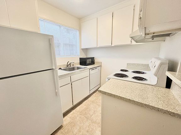5th image of 2421 E St APT 7