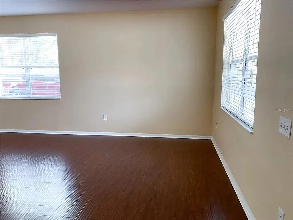 Bright Riverview Home With Open Living Areas — Photo 4