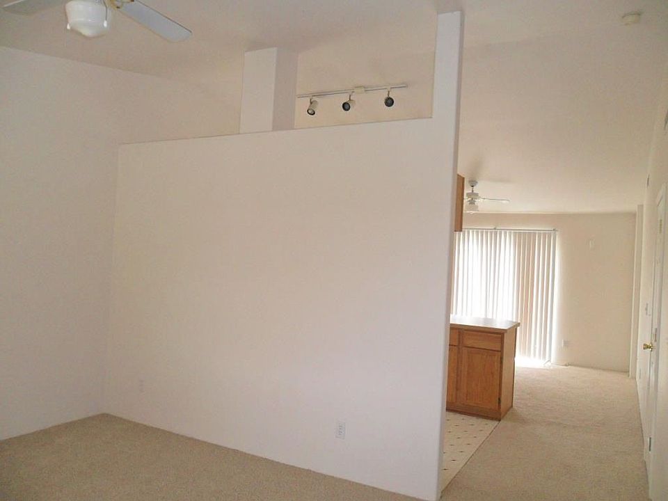 2nd image of 413 N Hugo Ave