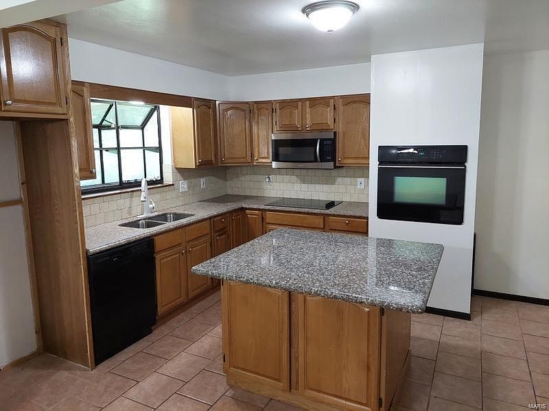 2nd image of 1313 Golden Gate Ln