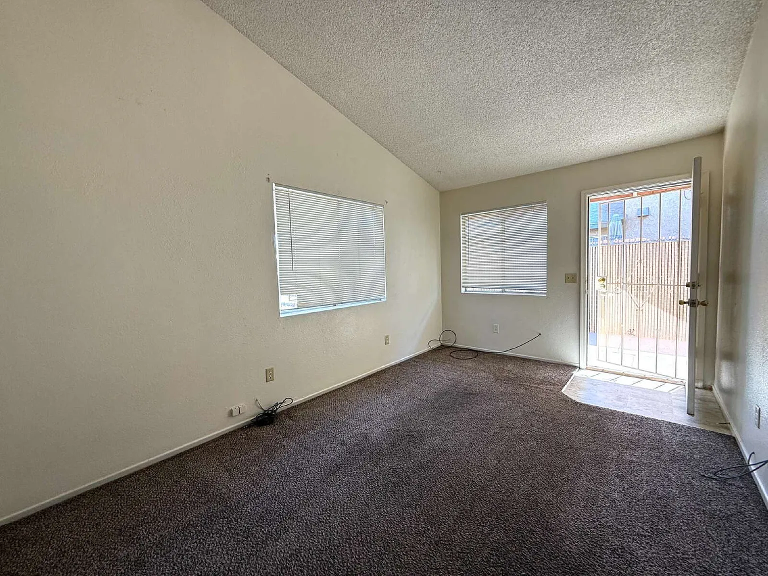 2 bed, 1.0 bath, 650 sqft, $900 — Photo 3
