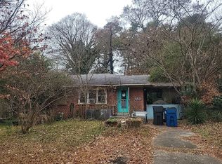 2823 Delowe Dr, East Pt, GA 30344