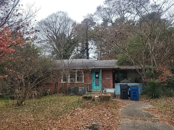 2823 Delowe Dr, East Pt, GA 30344