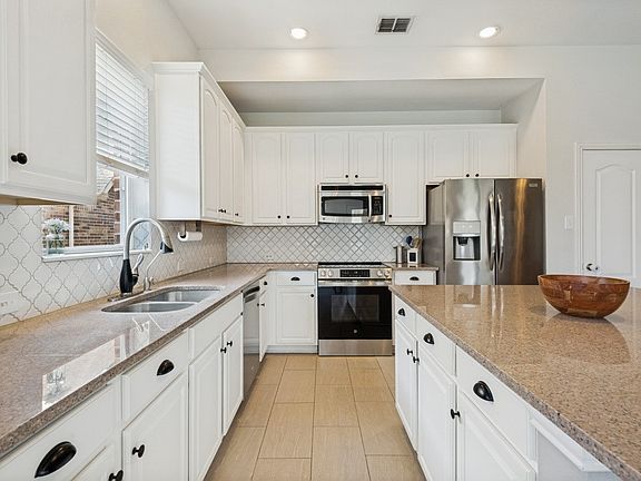 3rd image of 314 Blackhaw Dr