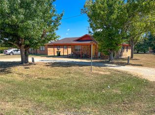 308 W Garritt St, Calvert, TX 77837
