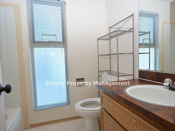 5th image of 936 28th St NE
