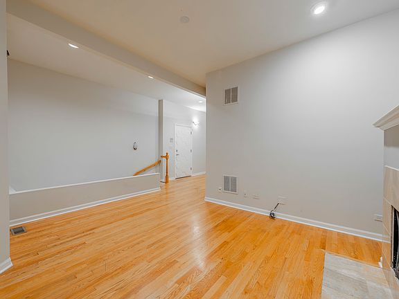 4th image of 1017 W Dakin St APT 1