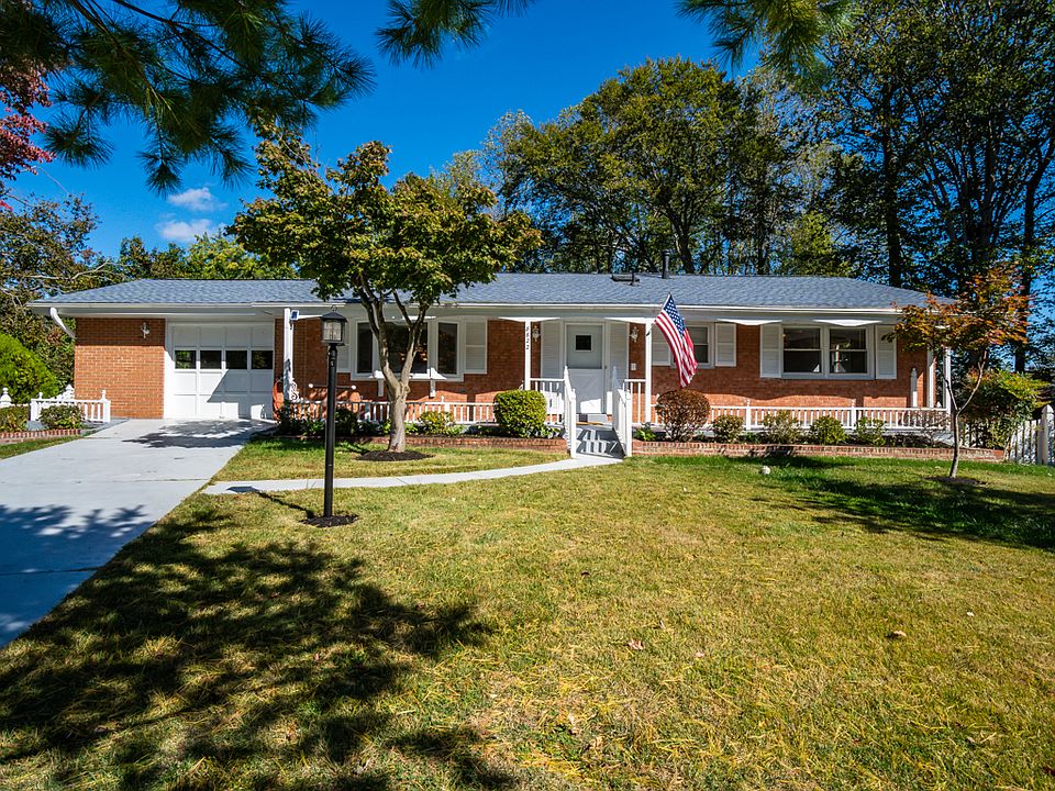 IMPECCABLY MAINTAINED .34AC