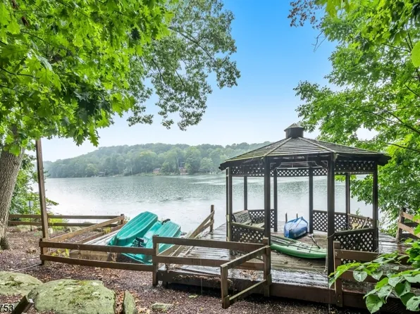 159 Cupsaw Dr, Ringwood Boro, NJ 07456