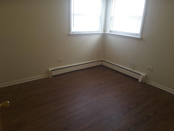 4th image of 843 W 123rd St APT C2