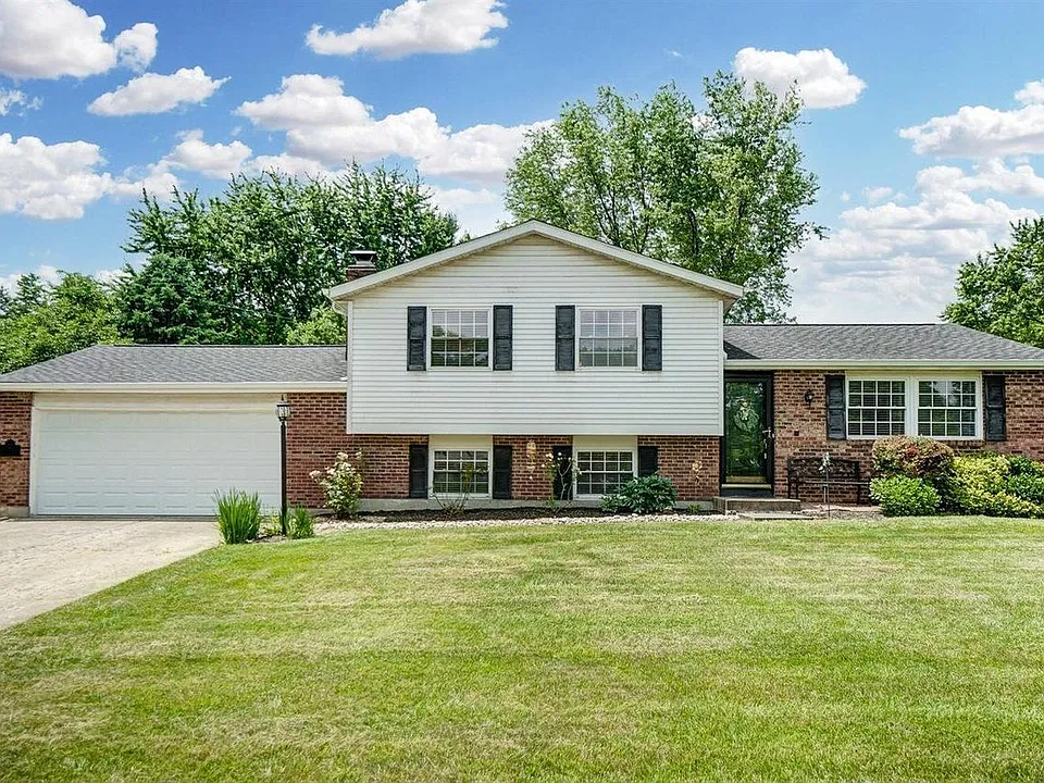 824 James Dr