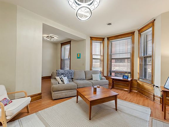 5th image of 815 W Wellington Ave #2