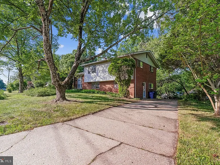 7608 Wellesley Dr — Photo 33