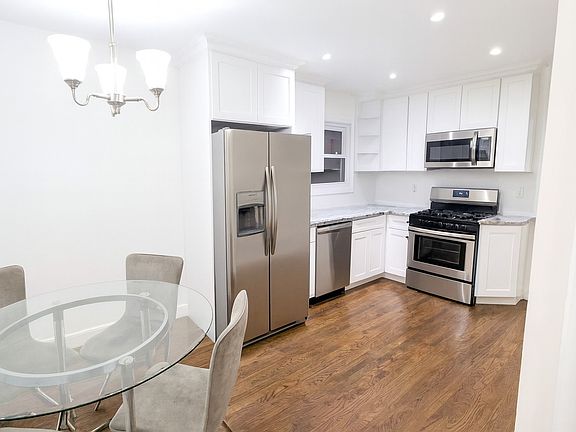 3rd image of 83 Robinwood Ave