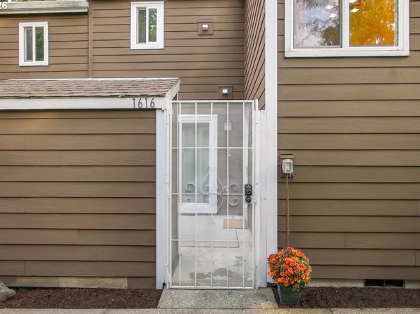 1616 Village Park Pl, West Linn, OR 97068