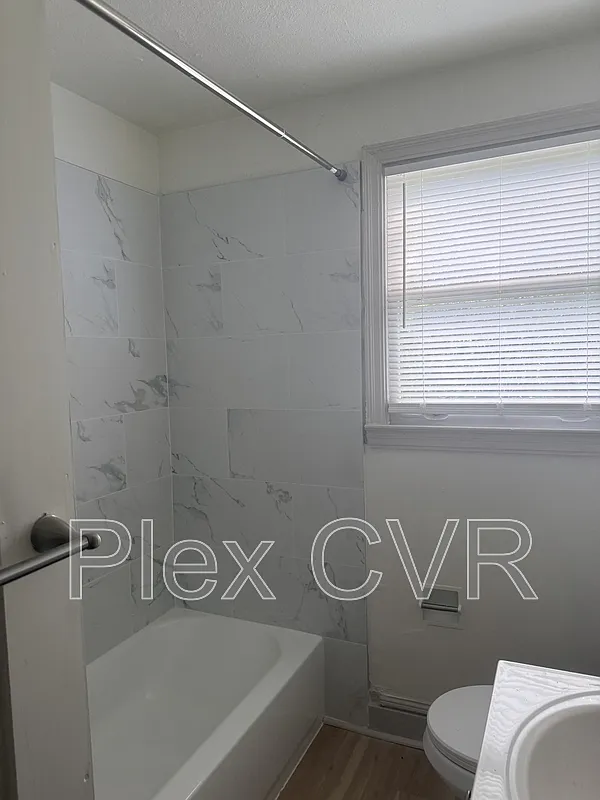 2 bed, 1.0 bath, 942 sqft, $925 — Photo 2