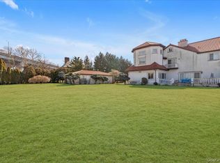 118 Malba Dr, Whitestone, NY 11357