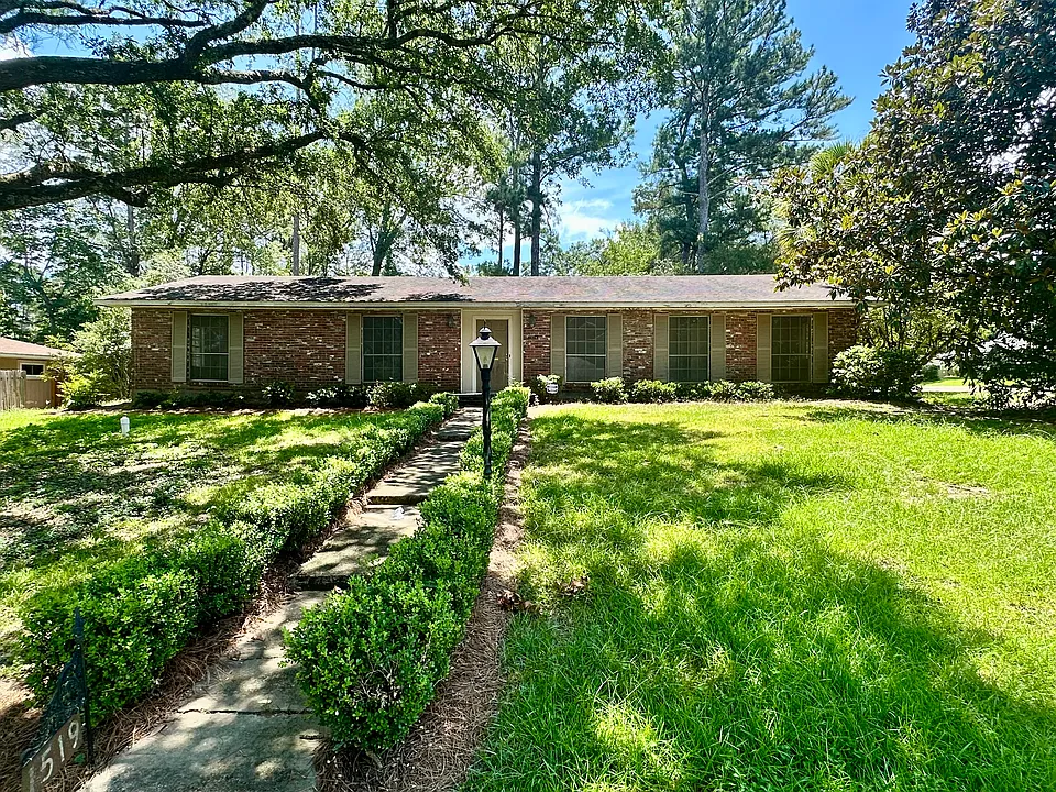 1519 Roswell Dr