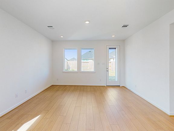 4th image of 7539 Magnolia Orchid Ln