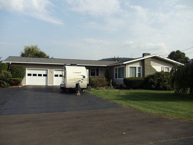1st image of 138 Empire Dr