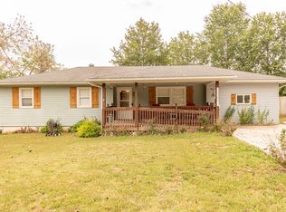 1305 E Sycamore St, Monett, MO 65708