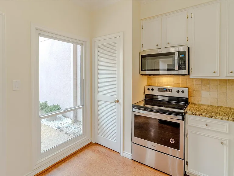 4520 Glenwick Ln — Photo 12