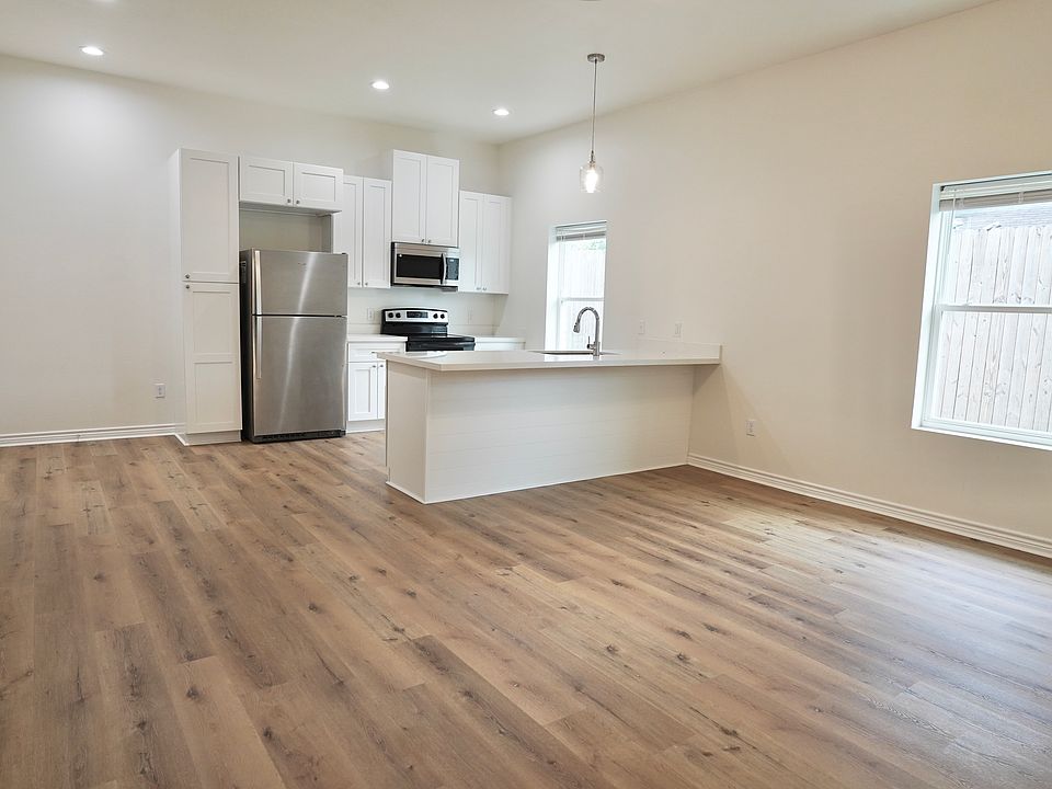 1st image of 170 Bailey Ave