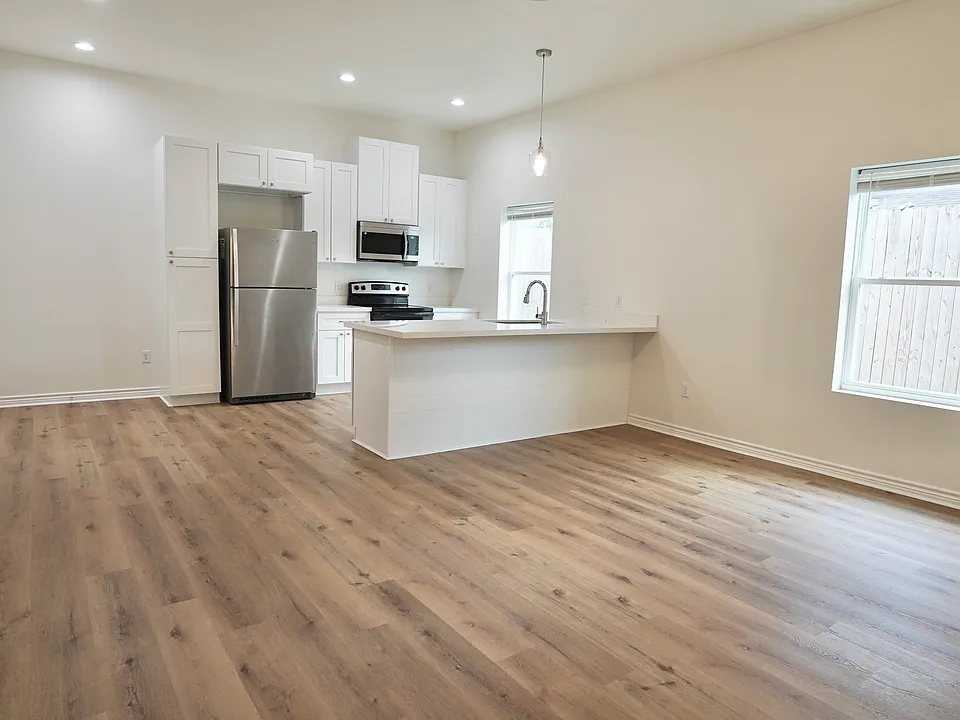 170 Bailey Ave