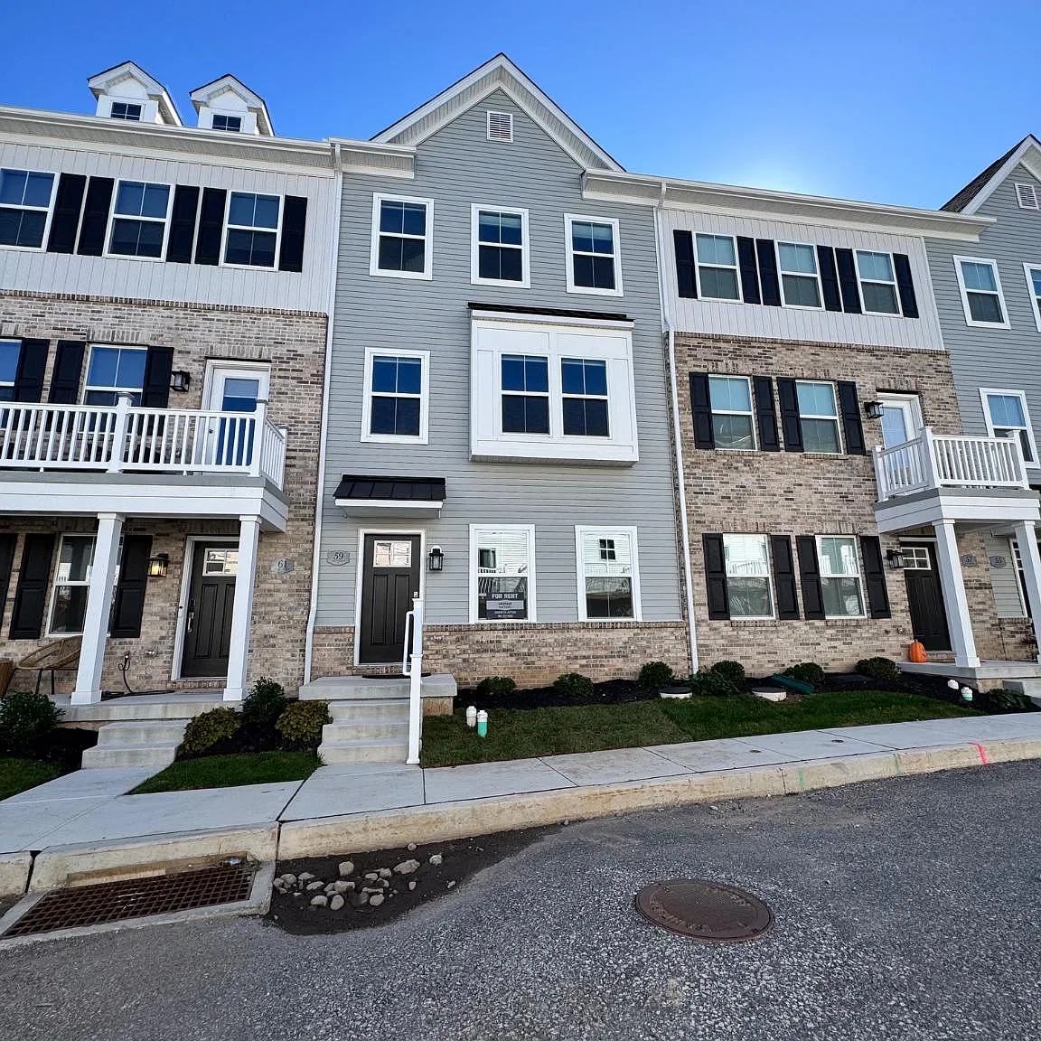3 bed, 4.0 bath, 2289 sqft, $3,295 — Photo 1