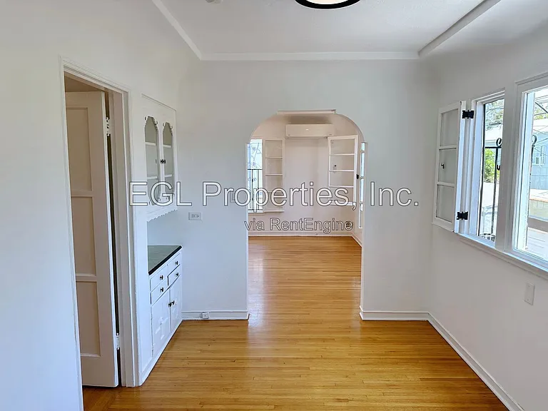 1016 1/2 S Crescent Heights Blvd — Photo 7