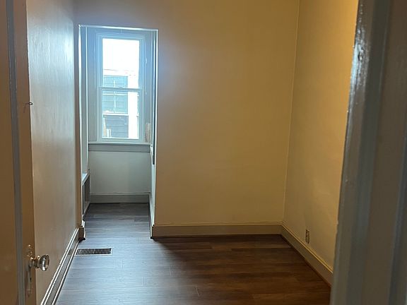 5th image of 321 Florence Ave