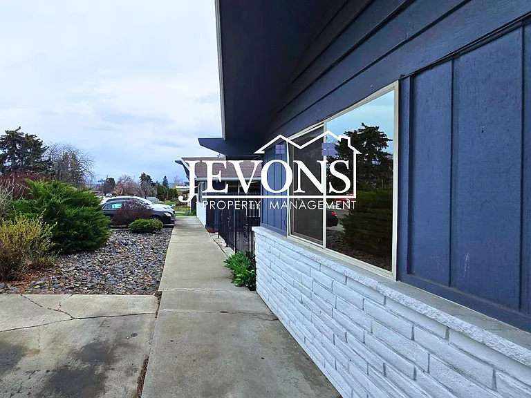 406 S 60th Ave #B — Photo 11