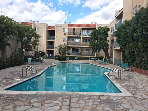 3rd image of 18307 Burbank Blvd Unit 209